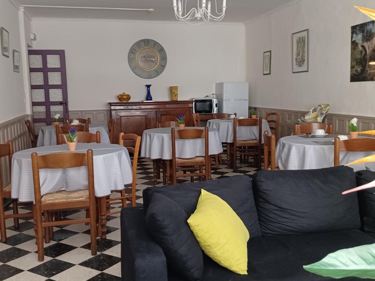 Les Glycines Bed and Breakfast Le Vigan  Exteriör bild