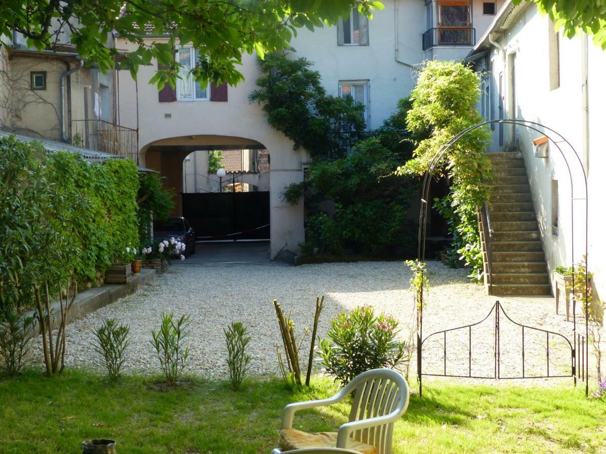 Les Glycines Bed and Breakfast Le Vigan  Exteriör bild