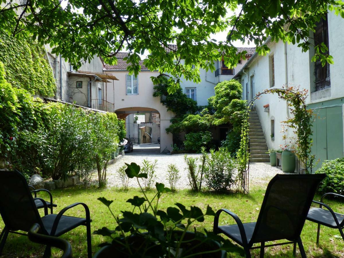 Les Glycines Bed and Breakfast Le Vigan  Exteriör bild
